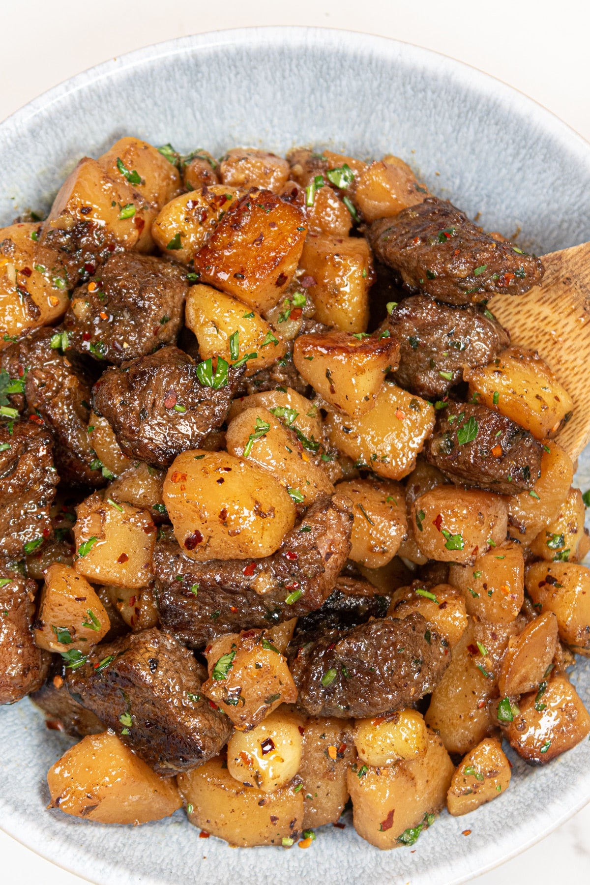 Garlic Steak With Cheese, Crispy Potatoes and Carrots